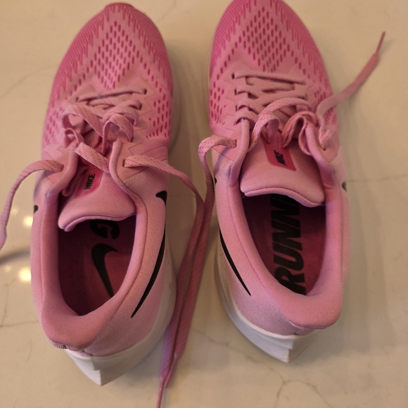 Nike Women's Vibrant Pink Running Shoes - Picture 1 of 7